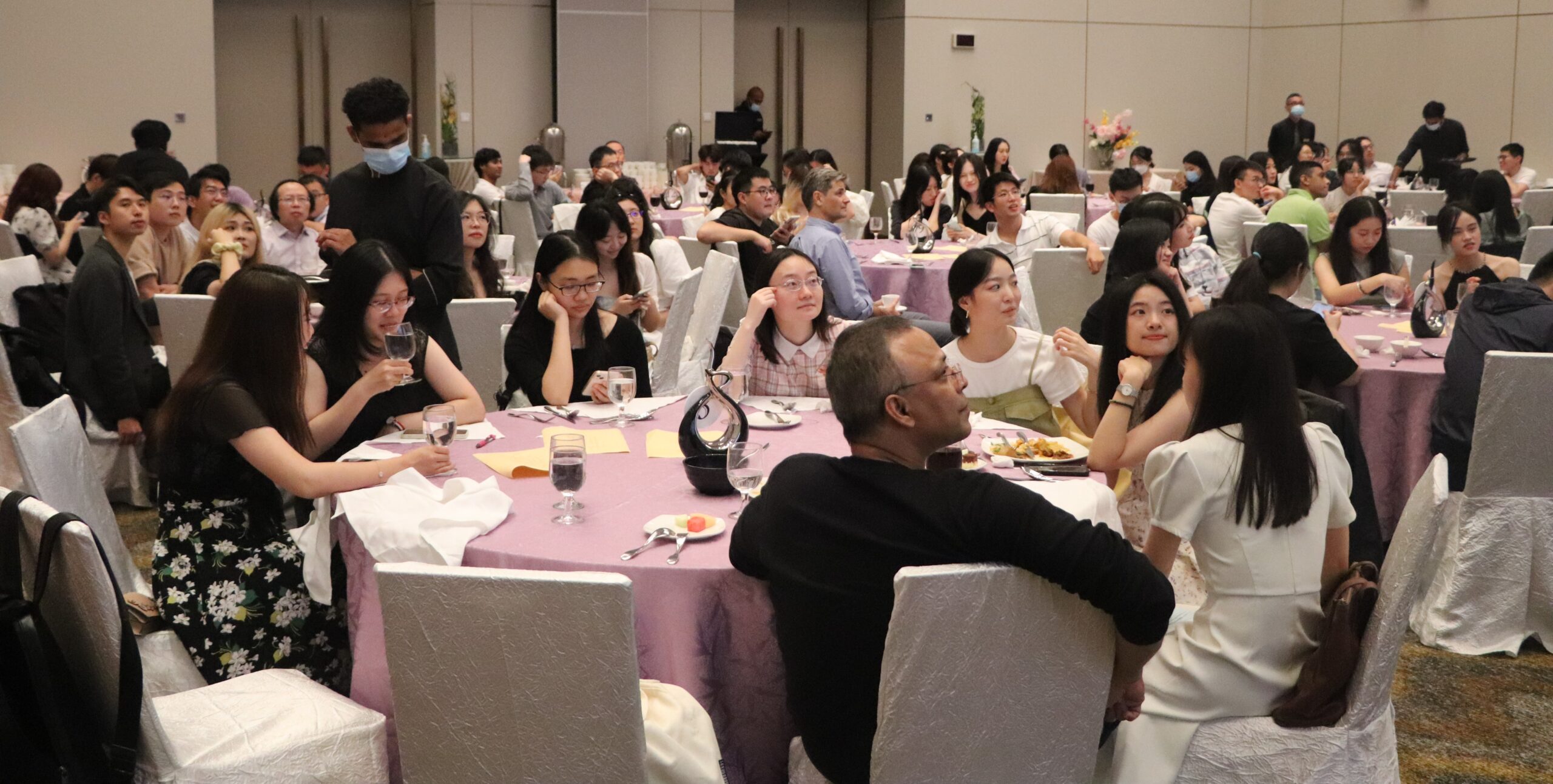 Welcome Dinner for graduate students in September, 2022