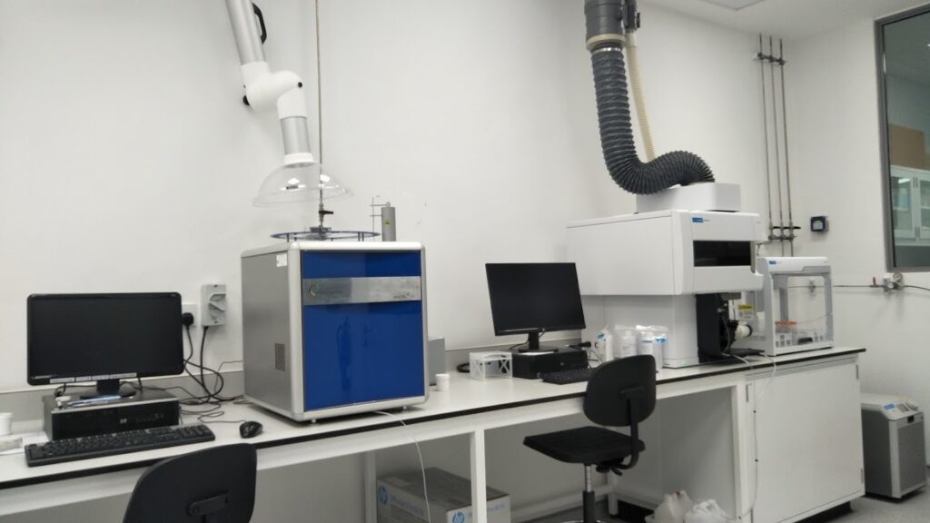 Carbon analysis by TOC Cube Elementar (left) and 
Elemental analysis by ICP-OES (right)