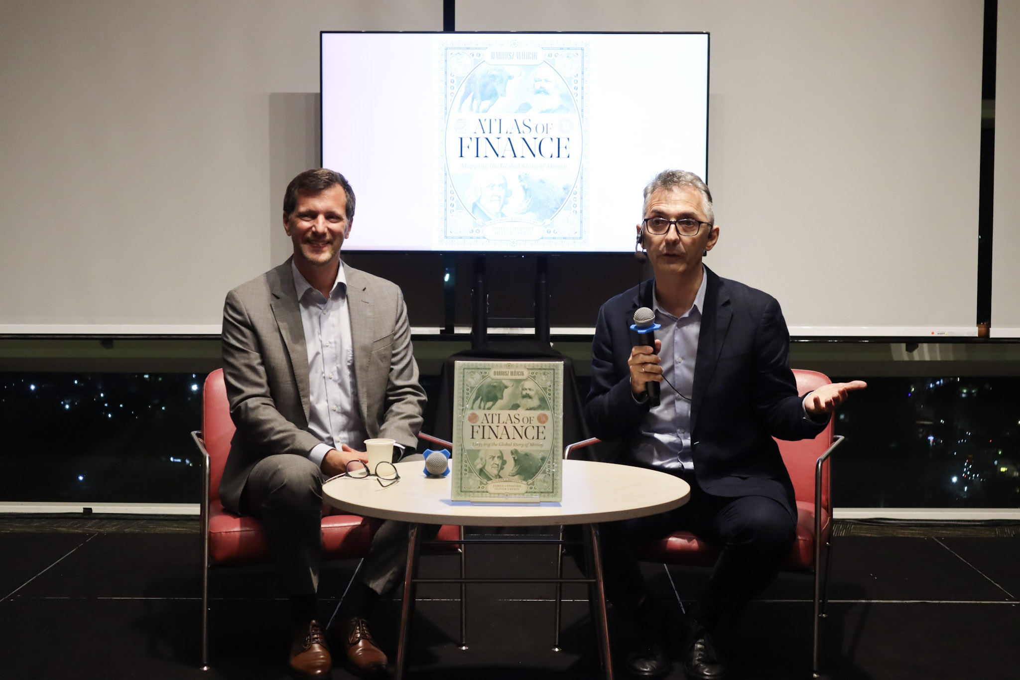 Dr Patrick Hoffman and Prof Dariusz Wojcik answering attendees' questions