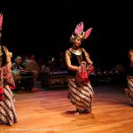 Performing alongside dancers from Yogyakarta, Lintas Nusantara 2014