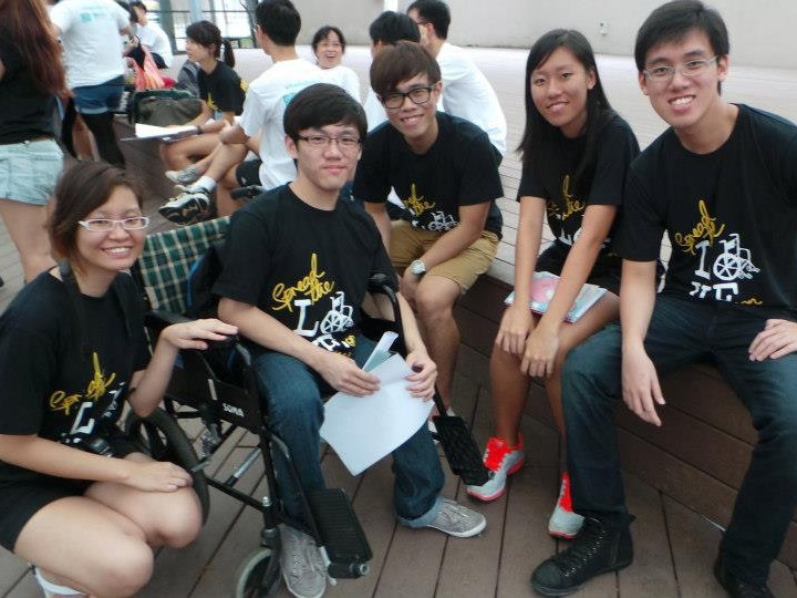 <b><i>Hua Han (second from left), then a committee member of NUS Enablers, joins fellow members in preparing for “Wheel-a-thon,” an event that raised awareness of accessibility on campus.</b></i>
