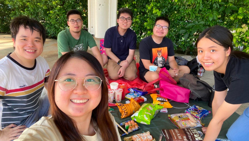 Nicolette (in front) enjoying a picnic with her friends from NUS Enablers.
